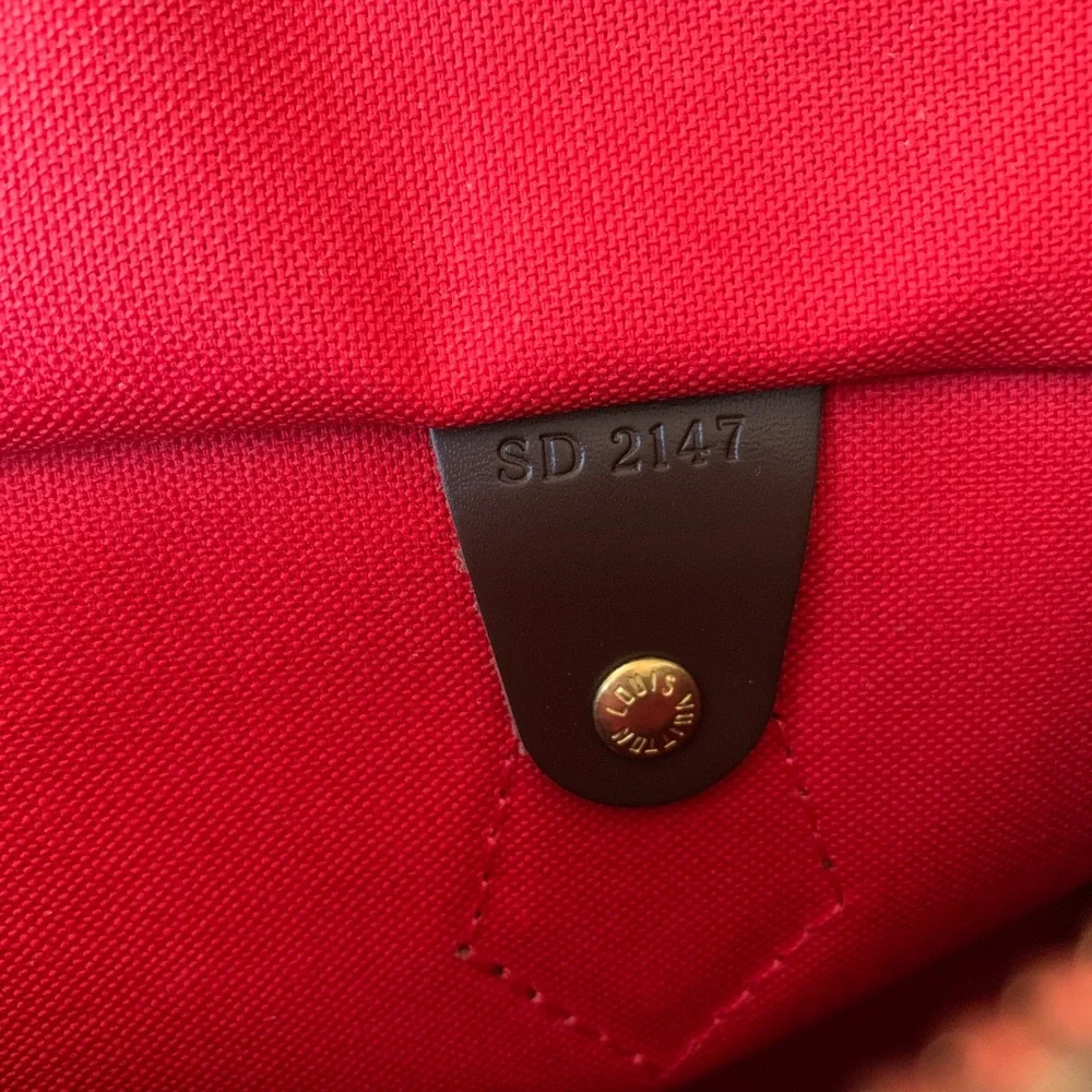 Louis Vuitton 𝐒𝐩𝐞𝐞𝐝𝐲 𝐁𝐚𝐧𝐝𝐨𝐮𝐥𝐢𝐞𝐫𝐞 30 Damier 𝐄𝐛𝐞𝐧𝐞